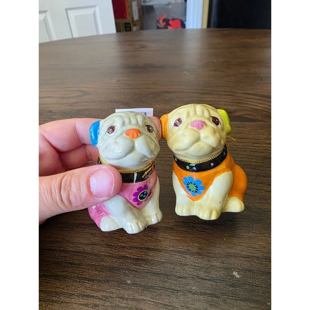 Set Of 2 Ceramic Bulldogs Figurines Salt and‎ Pepper shaker Kitchen A1